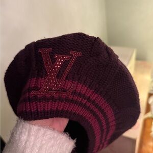 Louis Vuitton wool knjt columbia beret worn once! Perfect condition
